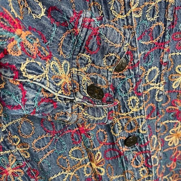 Unique Coldwater Creek Embroidered Button down Blouse, Size Large - Picture 3 of 6